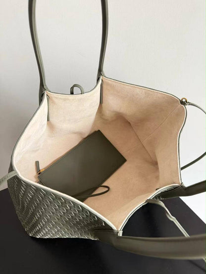 Bottega Veneta Pinacoteca tote bag 

For Price 👇 WhatsApp✅
0568585901 
0507557372
0552275751 Owner Zain 👌

Zain71
♥️♥️♥️