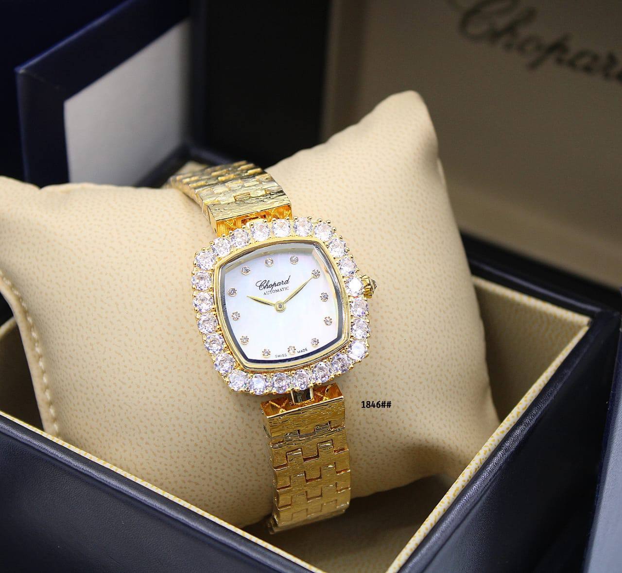 CHOPARD L'HEURE*
*30 MM LADY WATCH*
290 dhs✅

Zain304
♥️♥️♥️