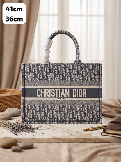 Dior 

41cm 
120 dhs

36cm 
 115 dhs 

No box

Zain72
♥️♥️♥️