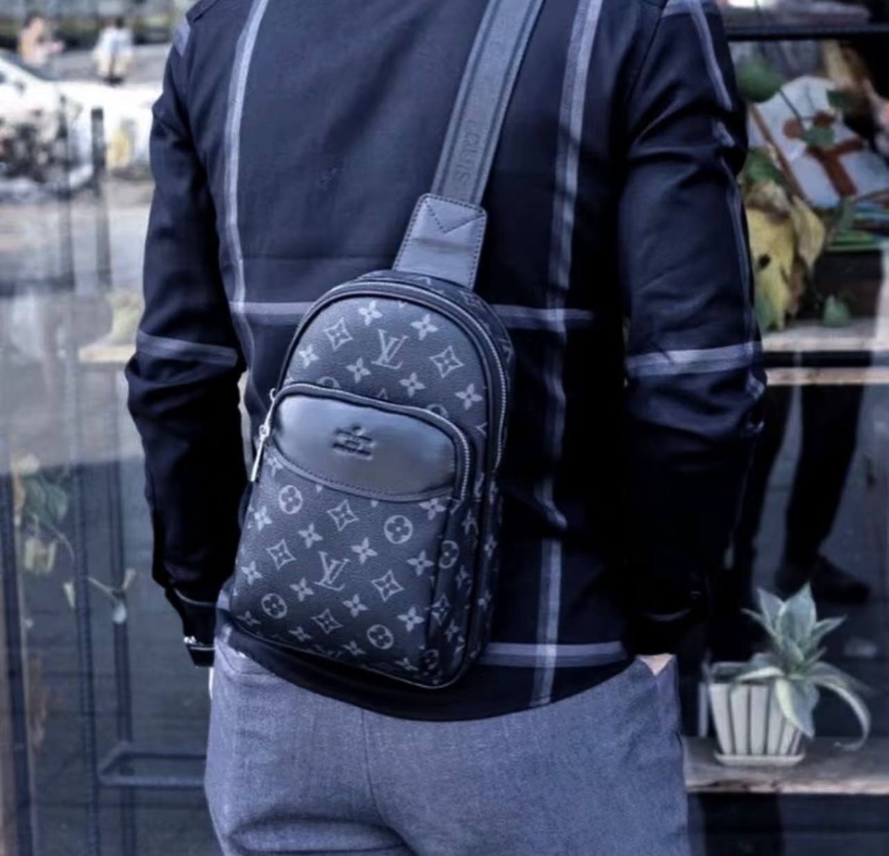LV
Chest bag unisex 
 good quality
 with box
🎁🎁🎁

95 dhs✅

Zain39
♥️♥️♥️