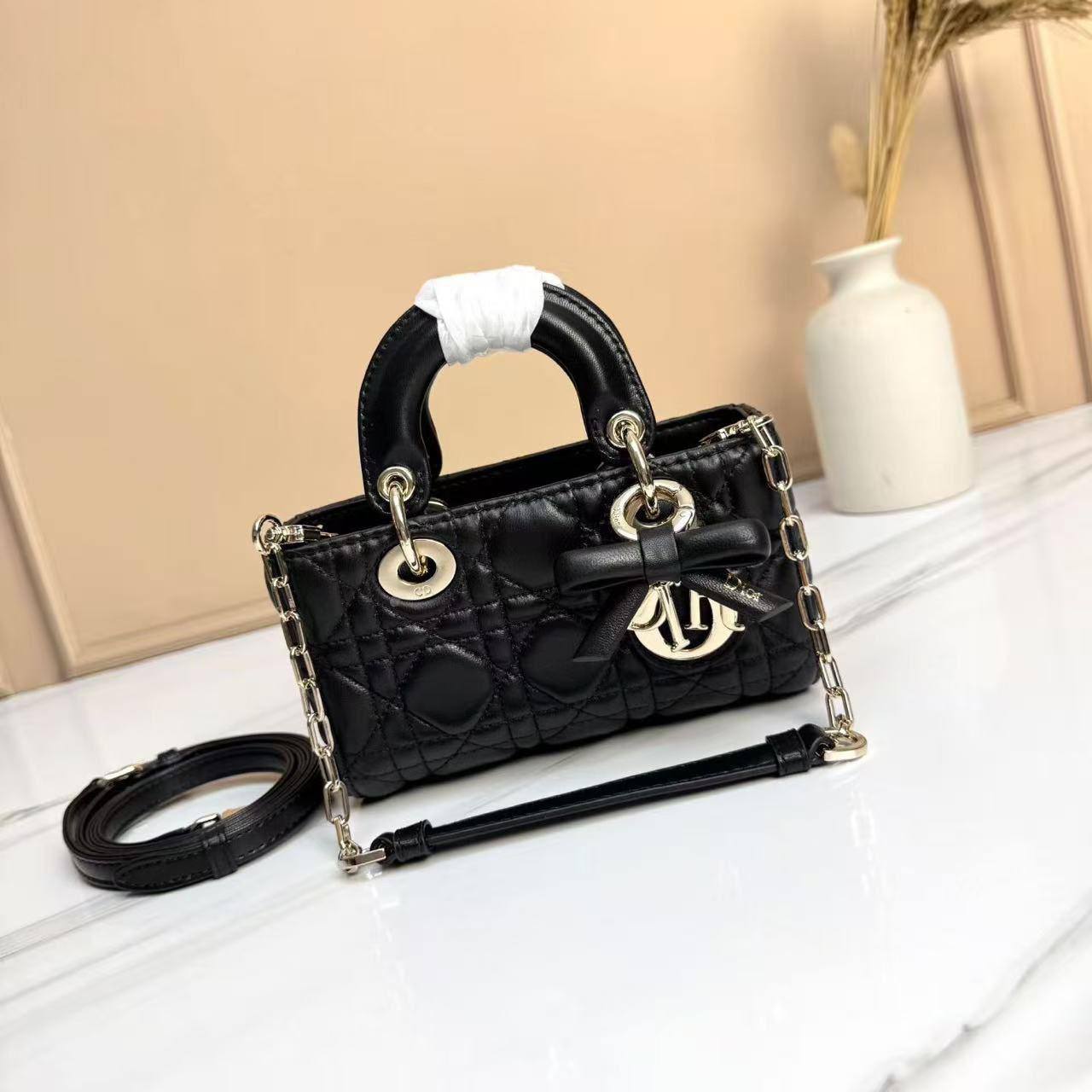 Dior
master💓
300 dhs✅

Zain153
♥️♥️♥️