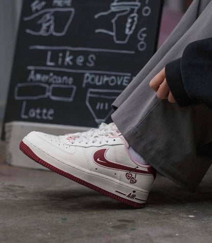 Nike Air Force 1 Low “Valentin” size36-45 ，
180 dhs🪙💕

Zain18
♥️♥️♥️