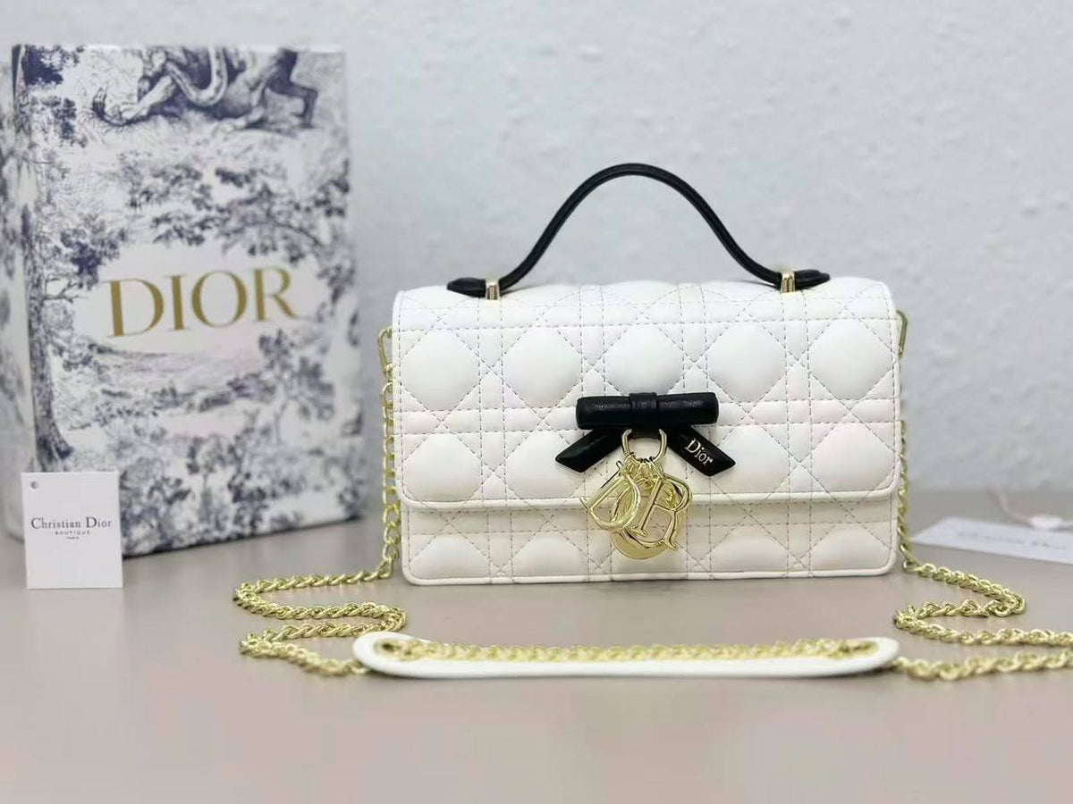Dior 

have box
100 dhs🇦🇪🇦🇪

Zain07
♥️♥️♥️