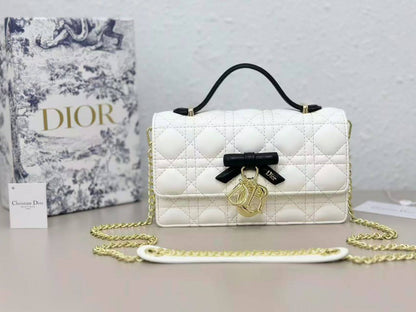Dior 

have box
100 dhs🇦🇪🇦🇪

Zain07
♥️♥️♥️