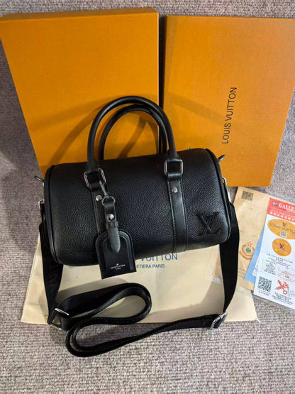 Goyard
Men's bag
110 dhs💓
with box
size 26×14×15cm

Zain42
♥️♥️♥️