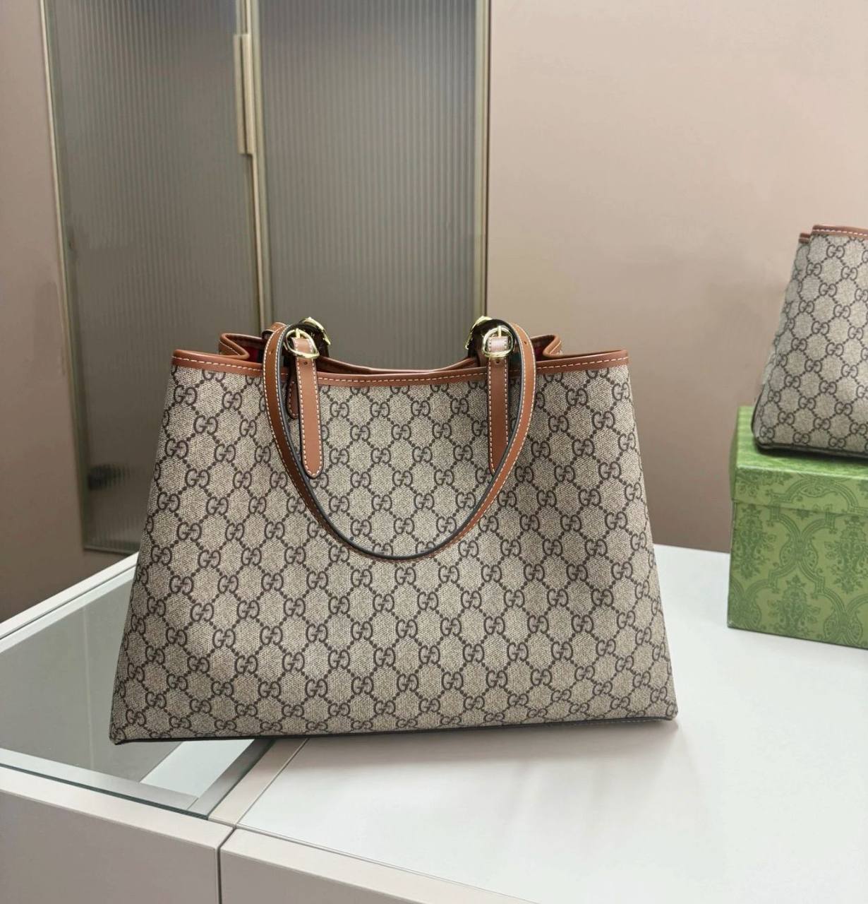 GUCCI 
GOOD QUALITY 
120 dhs✅

Zain295
♥️♥️♥️