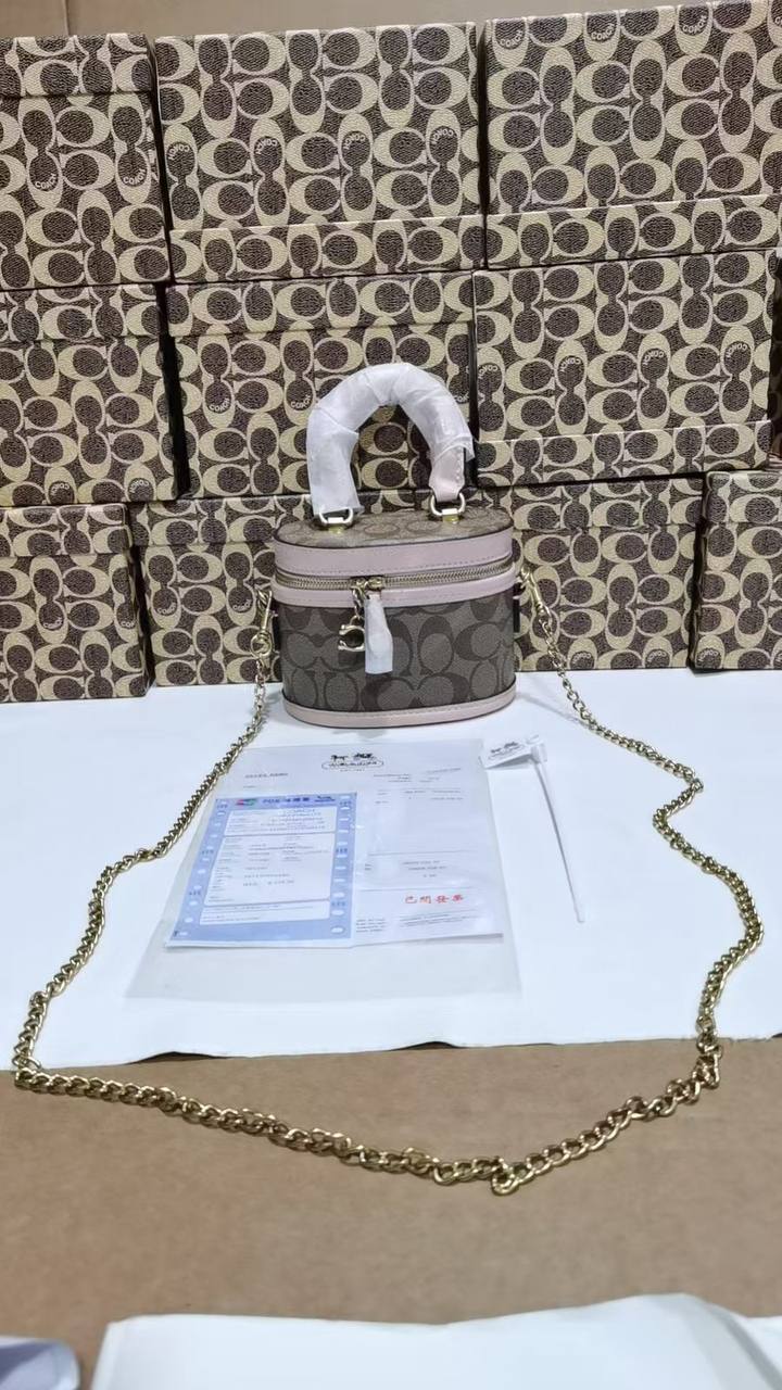 Coach

withbox 🎁🎁🎁

95 dhs🌺

Zain143