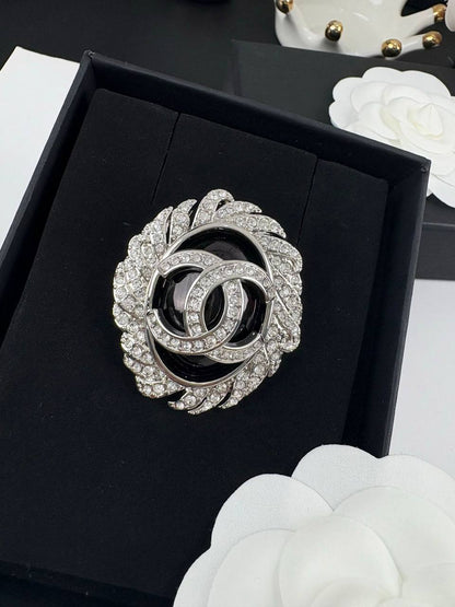 Master Brooch 
60 dhs🪙💕

Zain89
♥️♥️♥️