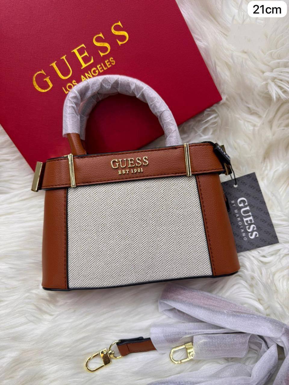 Guess Hanbag

1⃣️ First quality +🎁

size : 21 * 13 * 7 cm
105 dhs🇦🇪🇦🇪
with box 🎁


Zain115
♥️♥️♥️