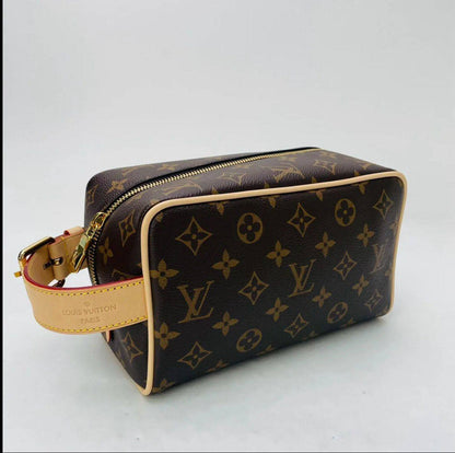 LV Hand Bag 
Super Master
175 dhs🇦🇪🇦🇪

Zain33
♥️♥️♥️