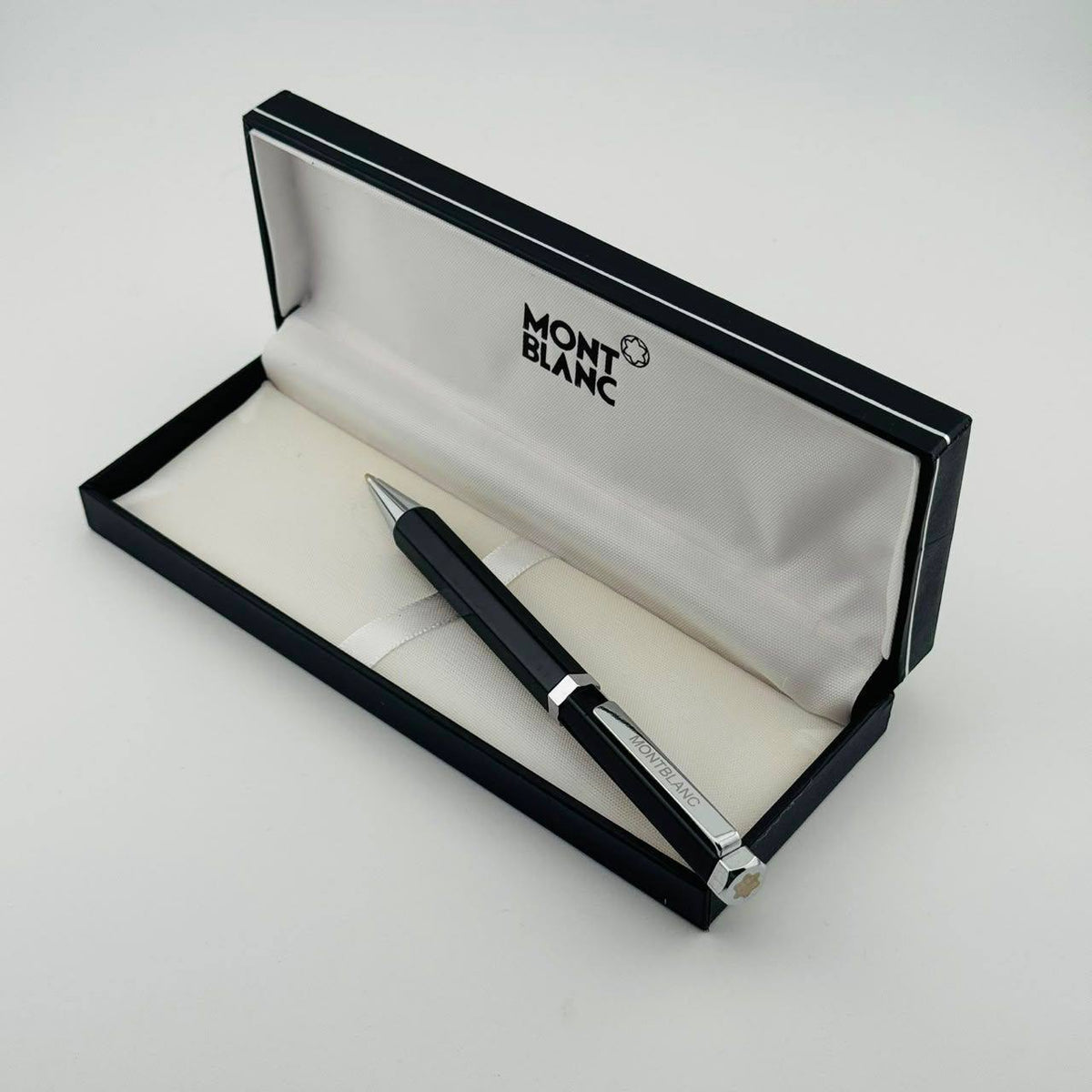 Mont blanc

55 dhs🇦🇪
Zain182
♥️♥️♥️