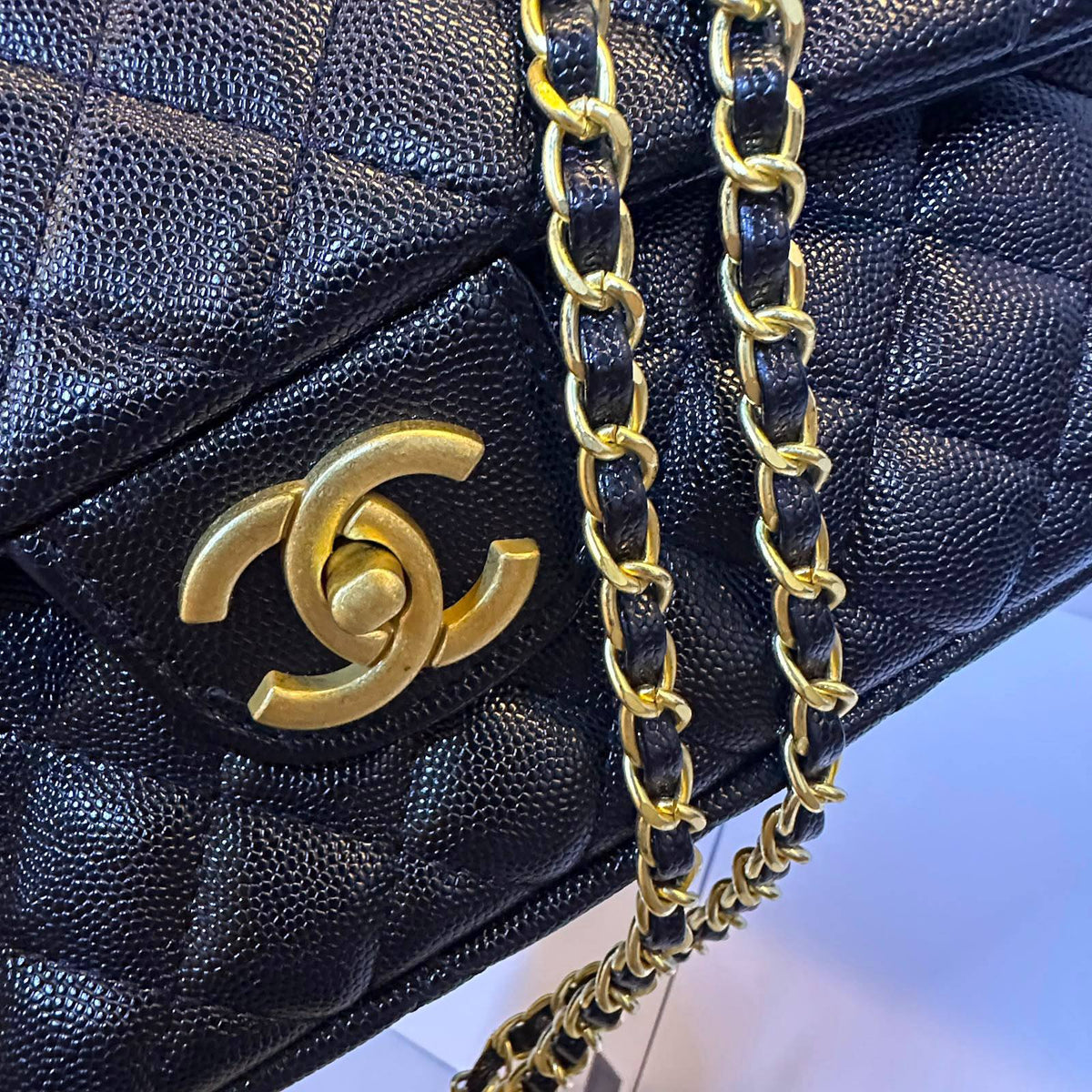 CHANEL 

NEW CAME 

GOOD QUALITY 

WITH BOX 
115 dhs🇦🇪🇦🇪

Zain295
♥️♥️♥️