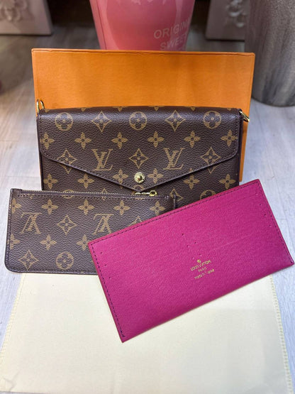 LV 3in1
22cm  

with box
🎁🎁🎁

90 dhs✅

Zain254
Zain44
♥️♥️♥️