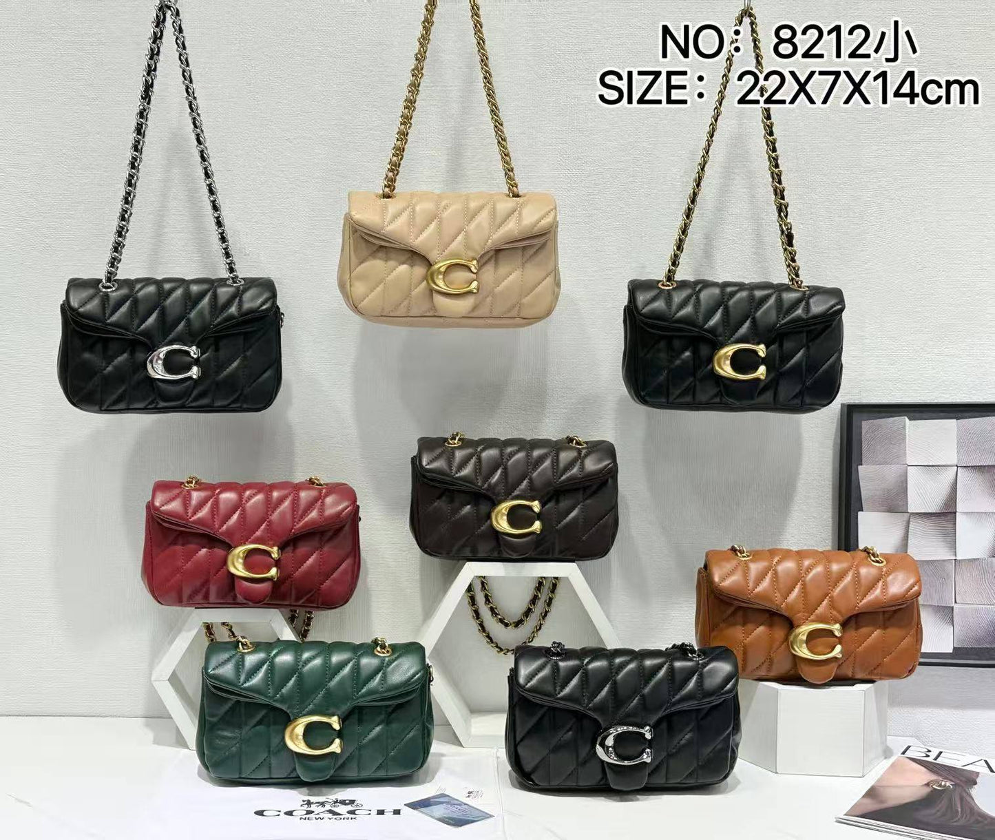 COACH 
NEW CAME GOOD QUALITY 

WITH BOX 
🎁🎁🎁

110 dhs❣️
Size: 22cm

Zain39
♥️♥️♥️