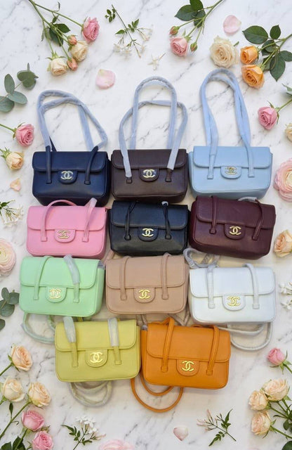 CHANEL 
21cm
105 dhs✅

Zain44
♥️♥️♥️