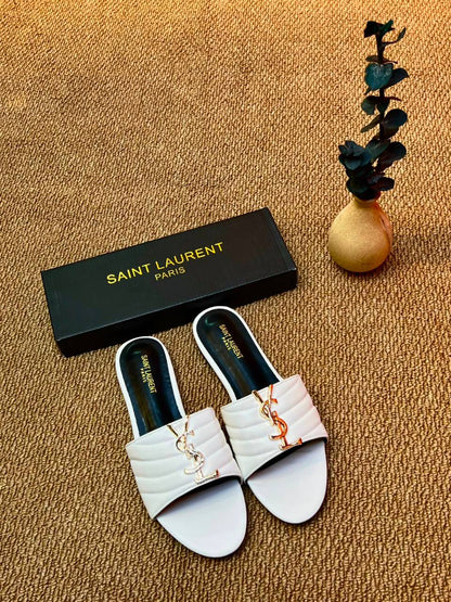 Slippers
75 dhs✅
Size 36-41

Zain236
♥️♥️♥️