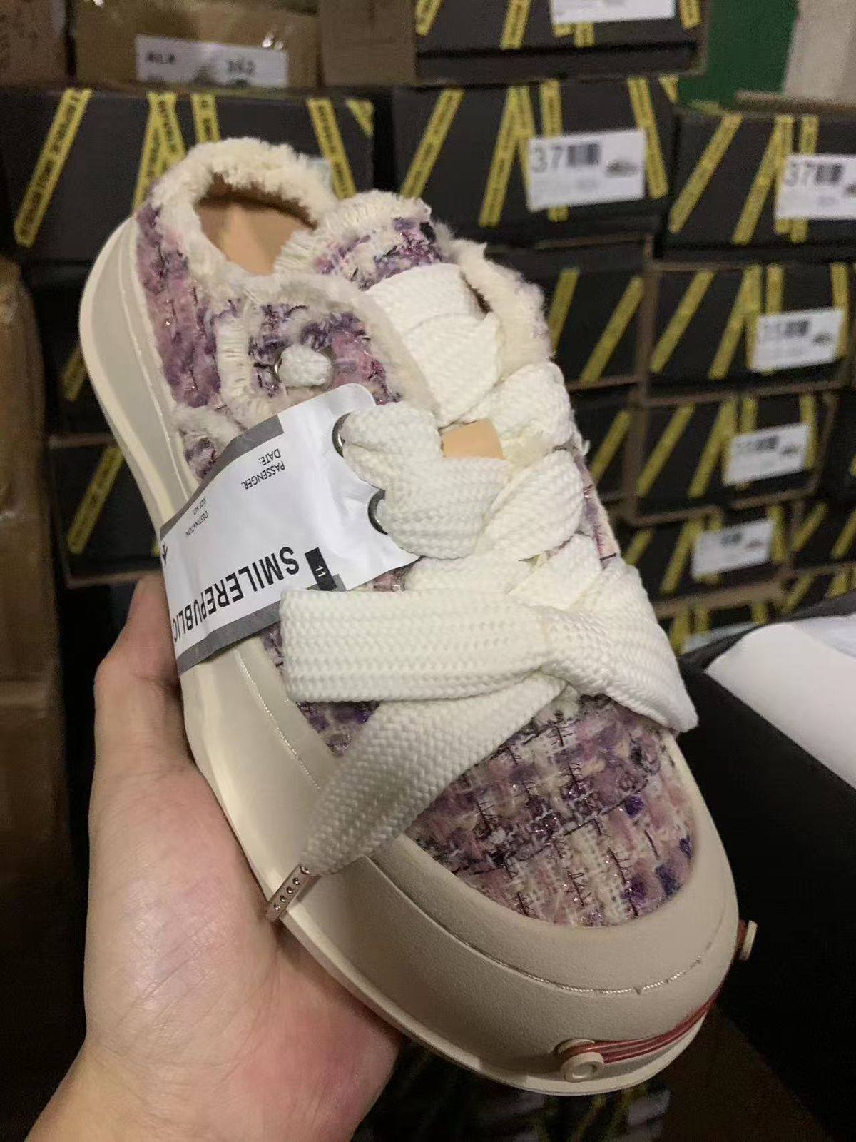 Ladies Fashion Shoes
65 dhs✅
size,35….43
💓💓

Zain161
❣️❣️❣️