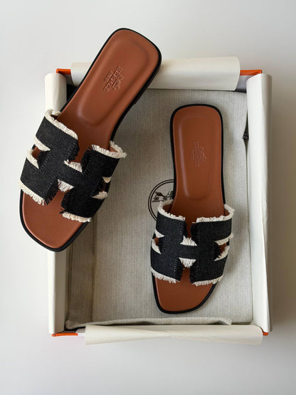 Hermes Oran
*_AAA Quality_*💫
450 dhs❣️
Size: 36 to 42

Zain81
♥️♥️♥️
