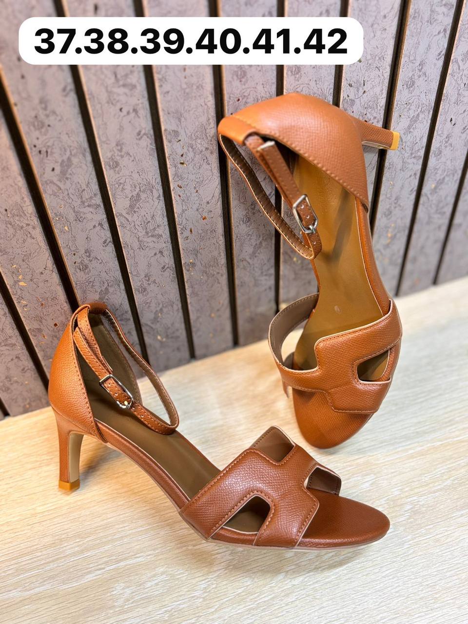 Hermes 
110 dhs✅
Size 36-42

Zain55
♥️♥️♥️