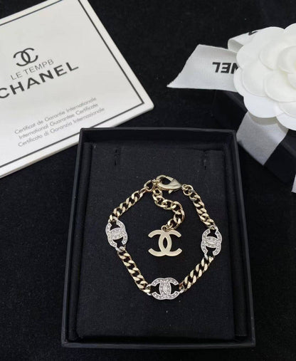 Chanel Set* 💕
Necklace 
Earrings 
Bracelet 
Master Quality 💎

*130* AED normal box 📦

Zain48
♥️♥️♥️
