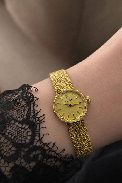 Rolex watch for ladies 
good quality 
260 dhs🗽

Zain59
♥️♥️♥️