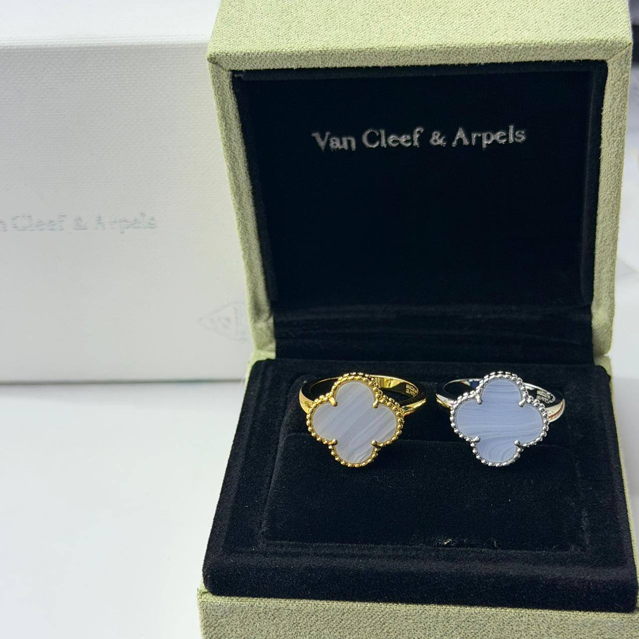 VCA ❤️‍🔥*
Ring 💍 size available 👇
6,7,8,9
Master quality 💯
With normal boxes 📦 
45 dhs🇦🇪
With master box 🗃️ 
55 dhs🇦🇪

Zain216
♥️♥️♥️