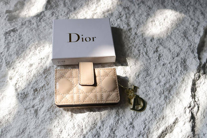 Dior ladies wallet 
55 dhs❣️

Zain33
♥️♥️♥️