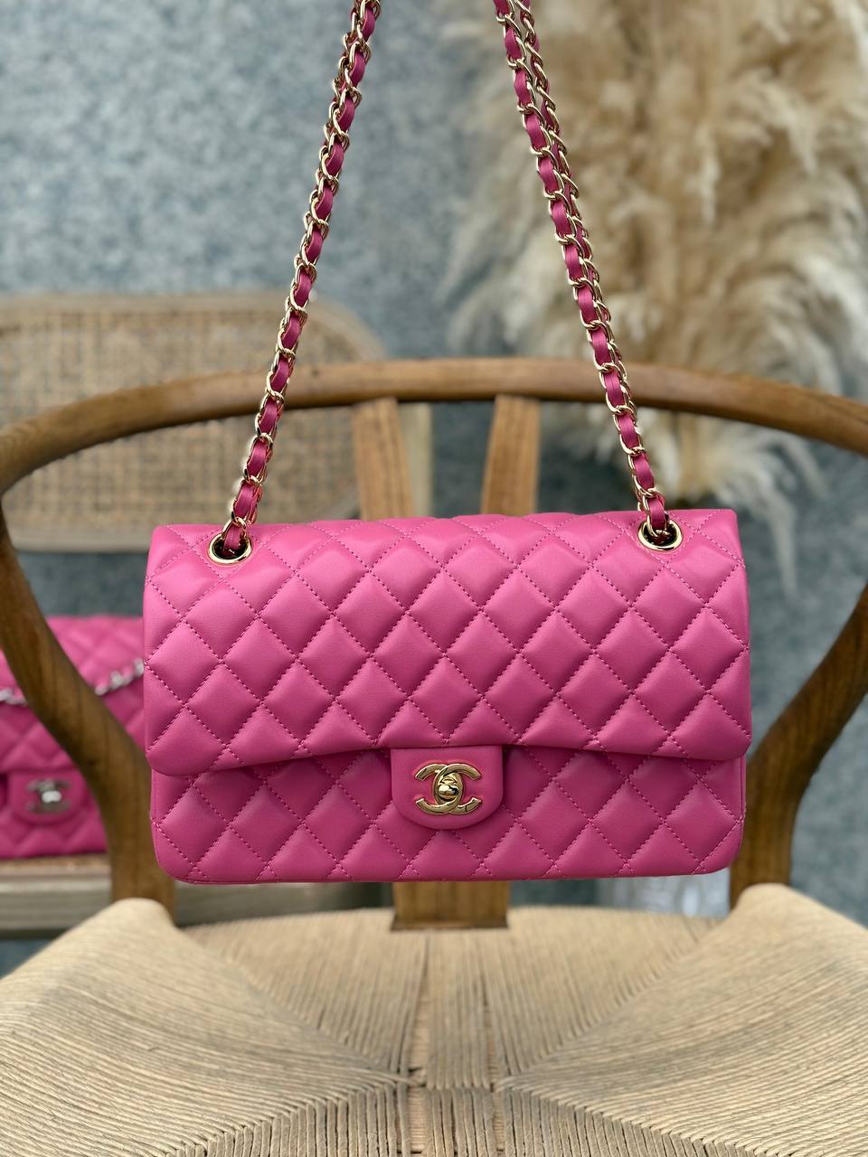 CHANEL
25cm
370 dhs✅
Top quality 
With box🎁

Zain167
♥️♥️♥️