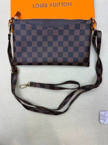 LV
Size  25×14cm
Withbox
70 dhs🇦🇪🇦🇪

Zain04
♥️♥️♥️
