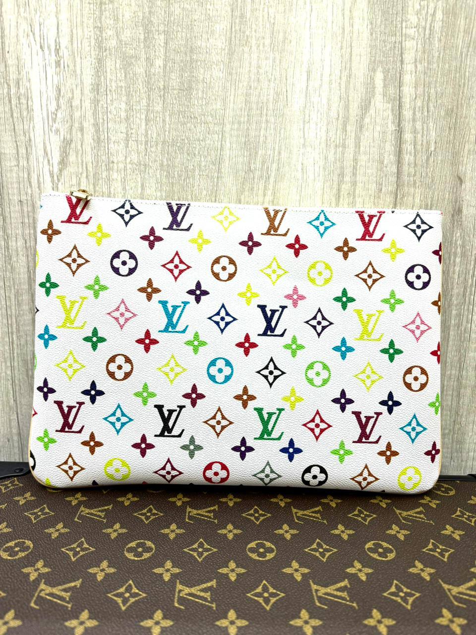 LV Clutch Bag
Size ：23CM  

80 dhs🪙🌨️

withbox
🎁🎁🎁

Zain04
♥️♥️♥️