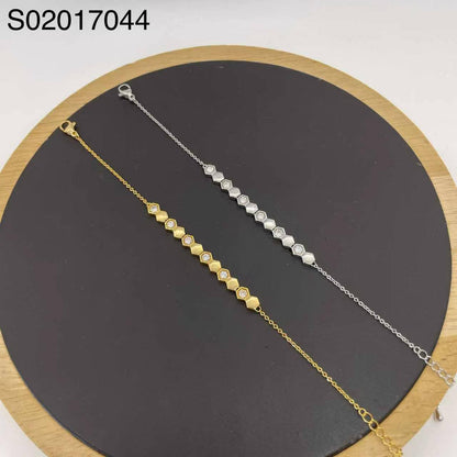 Bracelet ❤️‍🔥

 good quality 💯

 With black boxes 🗃️

35 dhs🇦🇪🇦🇪🇦🇪
With brand boxes 📦


 And paper bag🛍️
40 dhs🇦🇪🇦🇪

Zain216
♥️♥️♥️