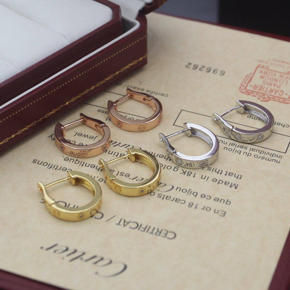 EARRING
MASTER💫✨
60 dhs🇦🇪🇦🇪

 WITH BOX AND PAPER BAG🎁🛍️
GOLD ROSE GOLD SILVER
AVAILABLE

Zain89
♥️♥️♥️