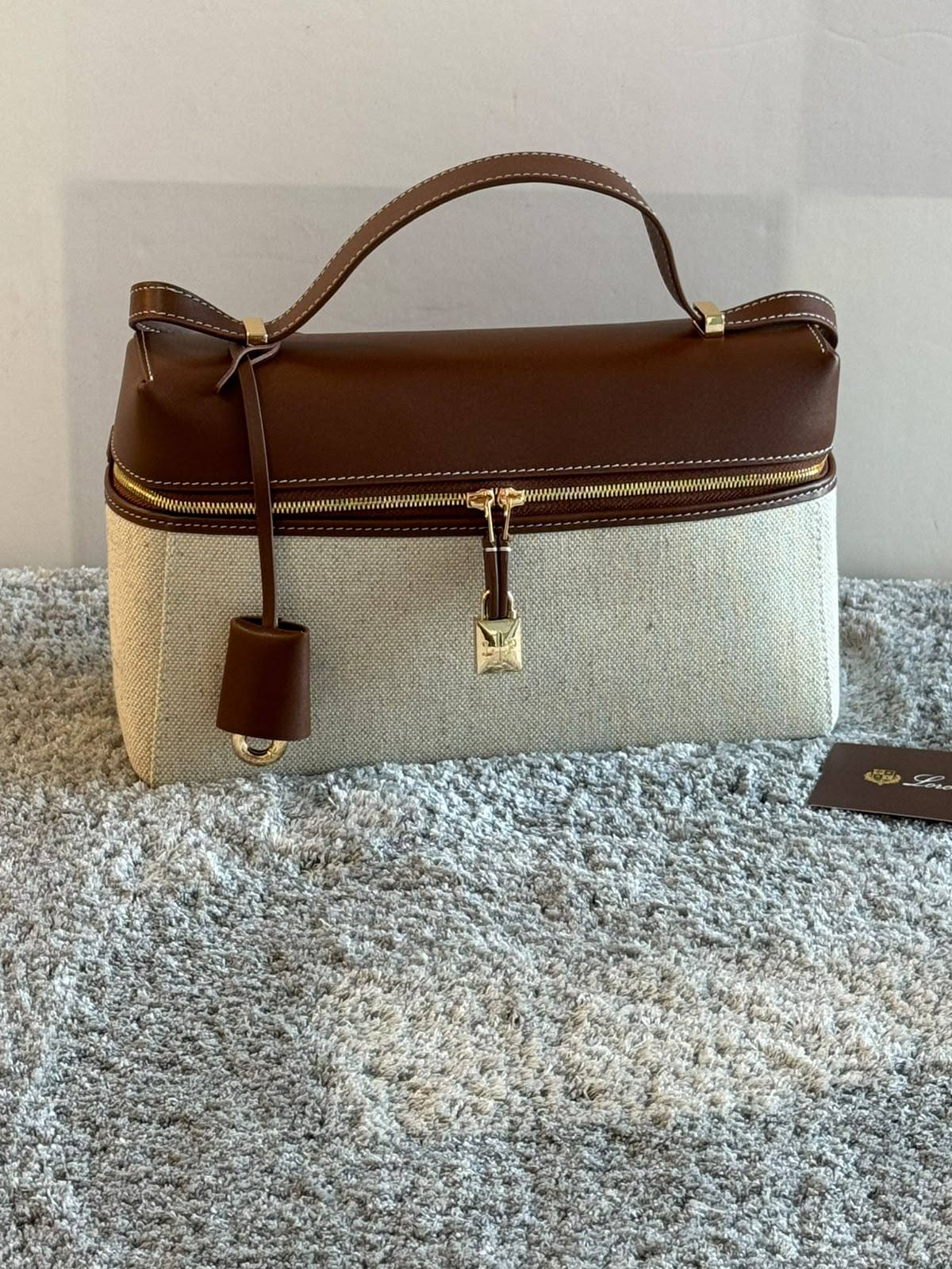Loro Piano Bag 
27Cm 
Good Quality 
290 dhs🇦🇪🇦🇪

Zain131
♥️♥️♥️