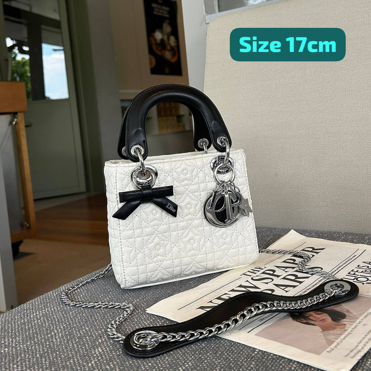 Dior

Good quality 

with box 
130 dhs🇦🇪🇦🇪🇦🇪

Zain186
♥️♥️