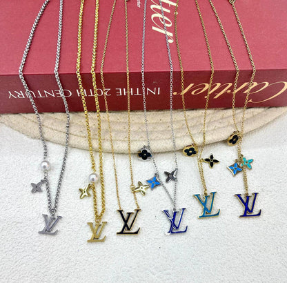 Stainless steel 🔥*
Non tarnish 💯
Necklace ❤️‍🔥
Bracelet 🌸
One piece 
With black boxes 📦 
20 dhs🪙🌨️
With normal boxes 🗃️ 
And paper bag🛍️
30 dhs🪙🌨️

Zain216
♥️♥️♥️