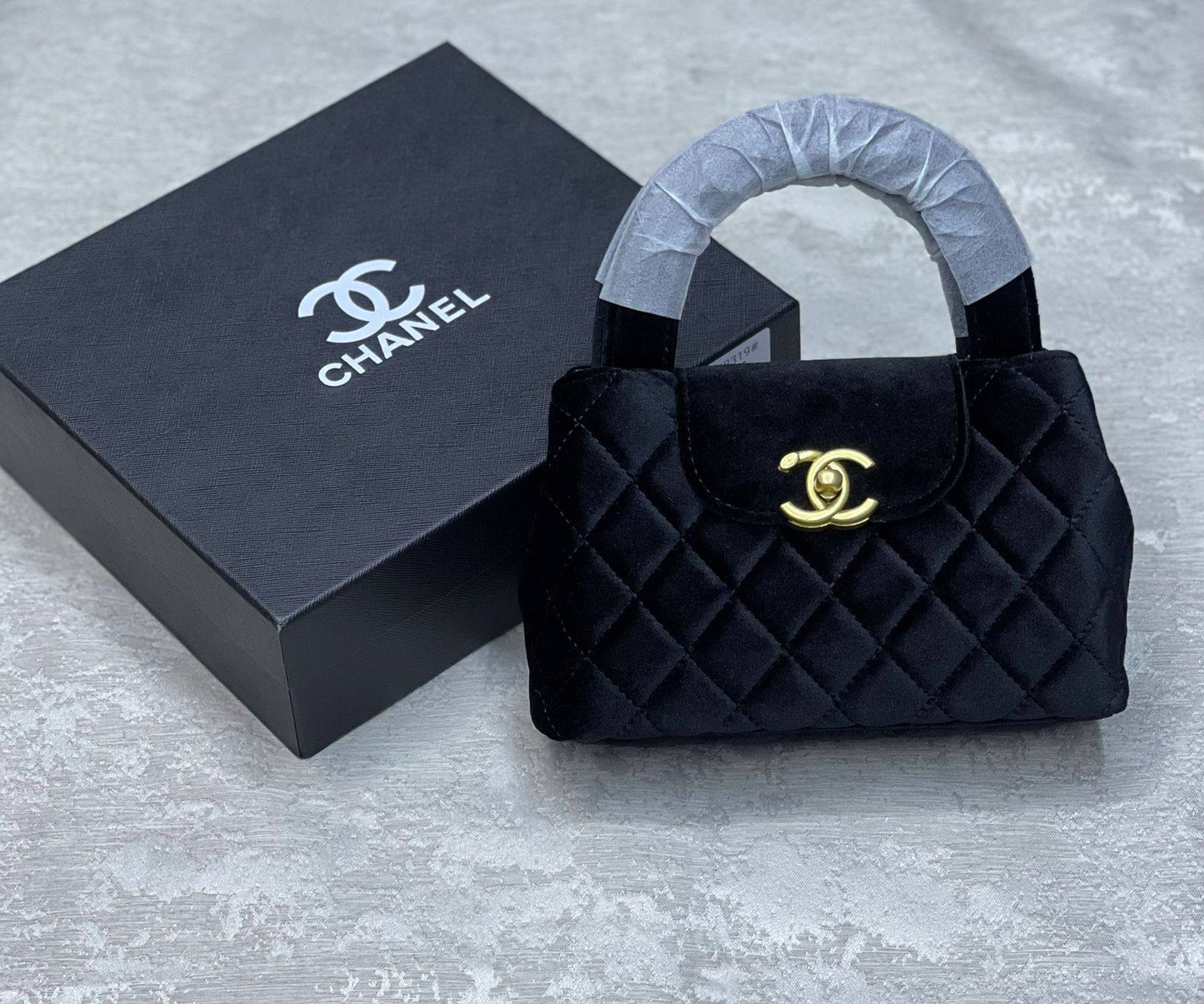 Chanel

With box
🎁🎁🎁

100 dhs🗽

Zain175
♥️♥️♥️