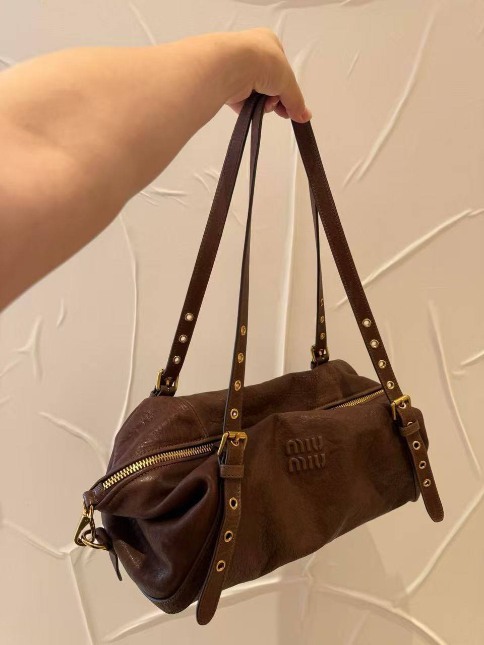 MIU MIU 
370 dhs🪙🖤
Master
#36cm🥰

Zain228
♥️♥️♥️