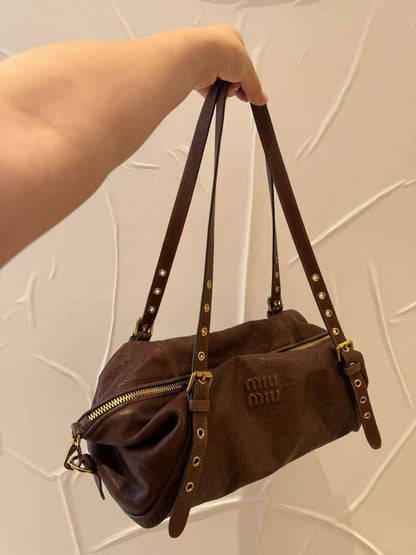 MIU MIU 
370 dhs🪙🖤
Master
#36cm🥰

Zain228
♥️♥️♥️