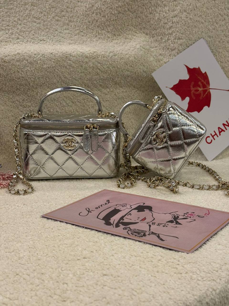 Chanel
Master🌺
    Micro 230 dhs✅
    17Cm 250 dhs✅

With Box 
🎁🎁🎁

Zain131
♥️♥️♥️