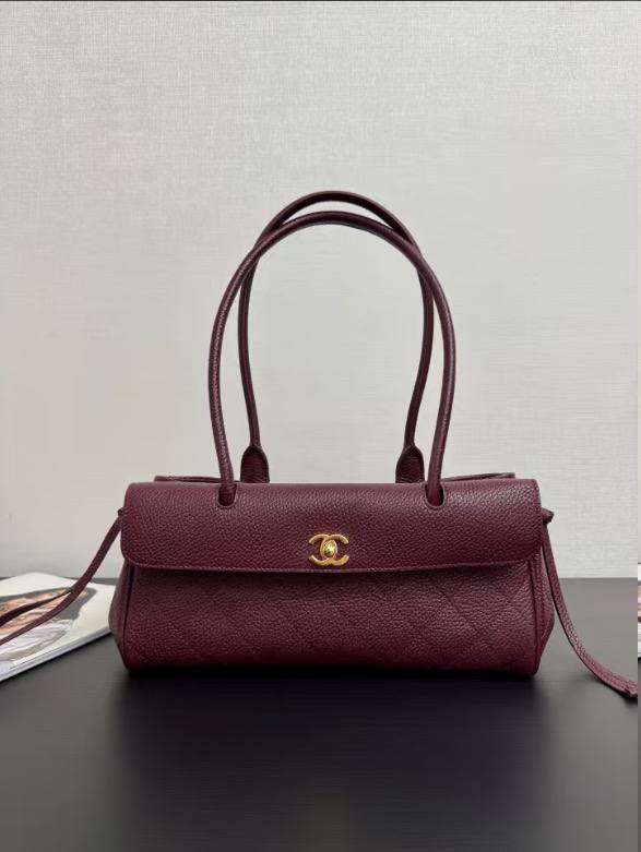 Chanel 
130 dhs🇦🇪🇦🇪
Size 33×12×15cm

Zain42
♥️♥️♥️