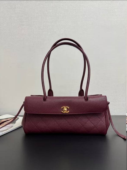 Chanel 
130 dhs🇦🇪🇦🇪
Size 33×12×15cm

Zain42
♥️♥️♥️