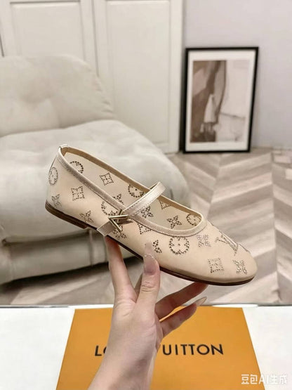 LV
Size 36-41 
110 DHS🇦🇪🇦🇪

Zain40
♥️♥️♥️