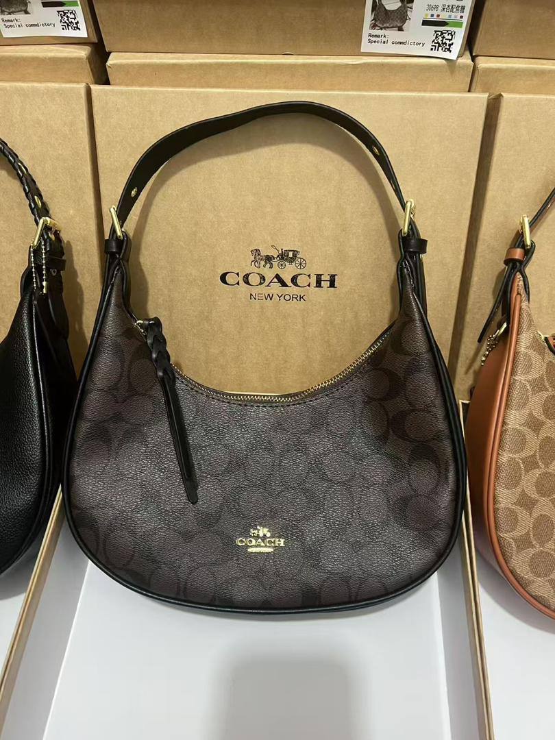 Coach
95 dhs🪙🖤
Size: 27 cm 

Zain35
♥️♥️♥️