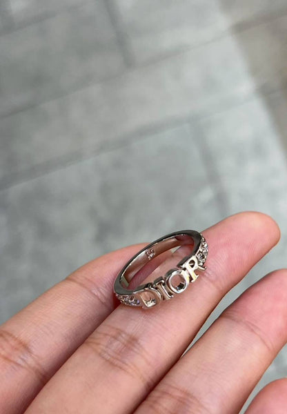 Dior ❤️‍🔥* 
Ring 💍 
Master quality 💯
With normal boxes 🗃️ 
45 dhs🪙🌨️
With master box 📦 
55 dhs🪙🌨️
Size 7/8/9

Zain216
♥️♥️♥️