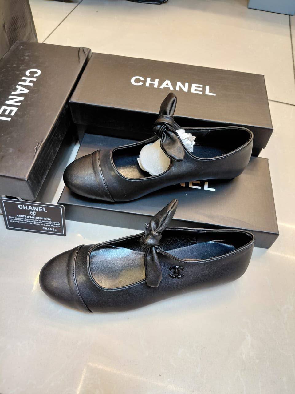 Chanel 

Slipper, New Arrived 

Size 36 To 41

105 dhs🇦🇪🇦🇪

Zain16
Zain120
♥️♥️♥️