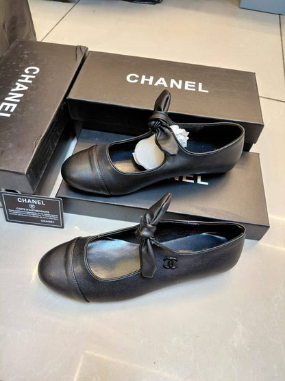 Chanel 

Slipper, New Arrived 

Size 36 To 41

105 dhs🇦🇪🇦🇪

Zain16
Zain120
♥️♥️♥️