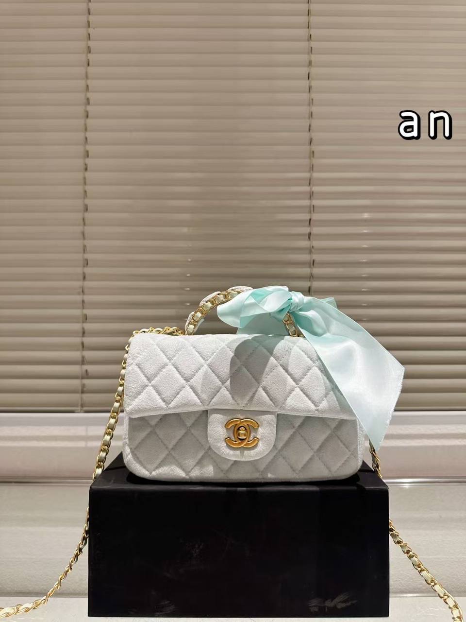 Chanel 
High Quality
With. Nice.   Backing.   
270 dhs🪙🌨️

Zain131
♥️♥️♥️
♥️♥️♥️