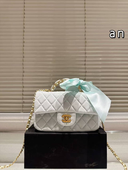 Chanel 
High Quality
With. Nice.   Backing.   
270 dhs🪙🌨️

Zain131
♥️♥️♥️
♥️♥️♥️