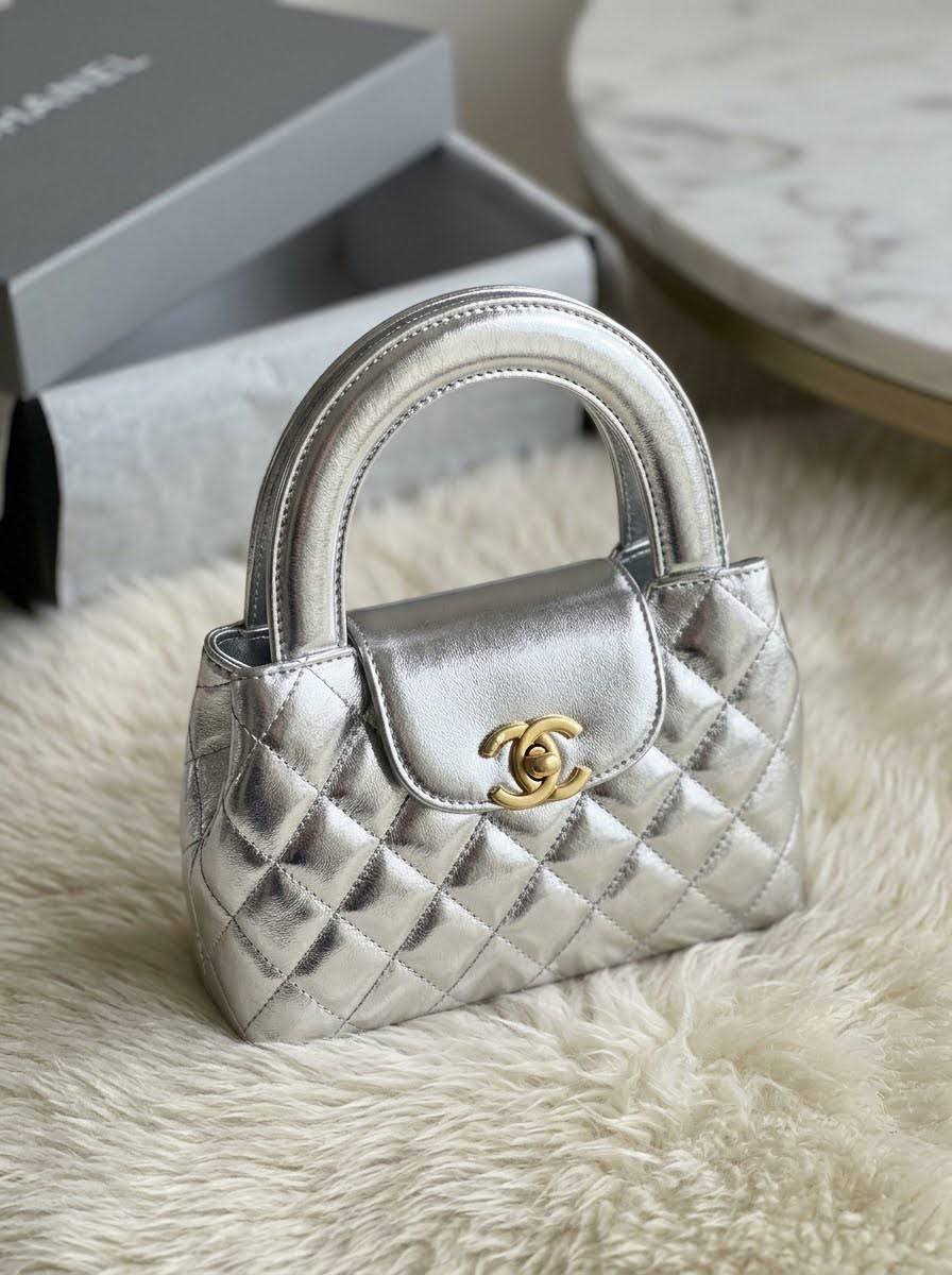 Chanel

95 dhs
With box

Zain72
♥️♥️♥️