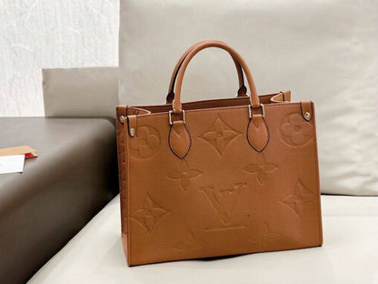LV
 ONTHEGO 
GOOD QUALITY 
MEDUIM SIZE 
100 dhs✅

Zain39
♥️♥️♥️